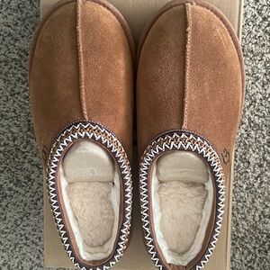 Women’s UGG Tasman slipper sz 10 in the color chestnut. New in box.